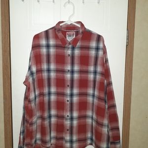 Wrangler Long sleeved button down shirt